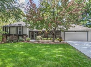 9112 Delmar St, Prairie Village, KS 66207