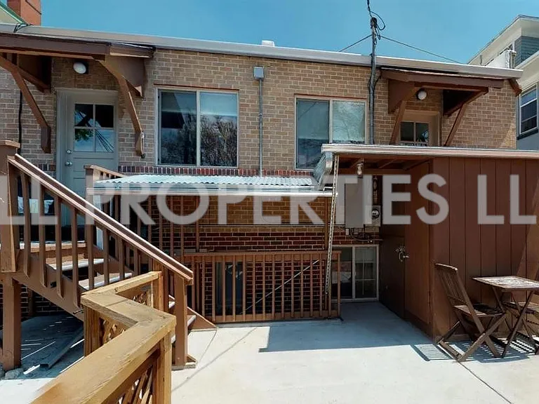 1613 York St — Photo 26