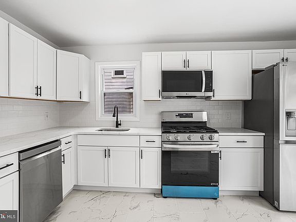 3rd image of 410 Walnut Ave