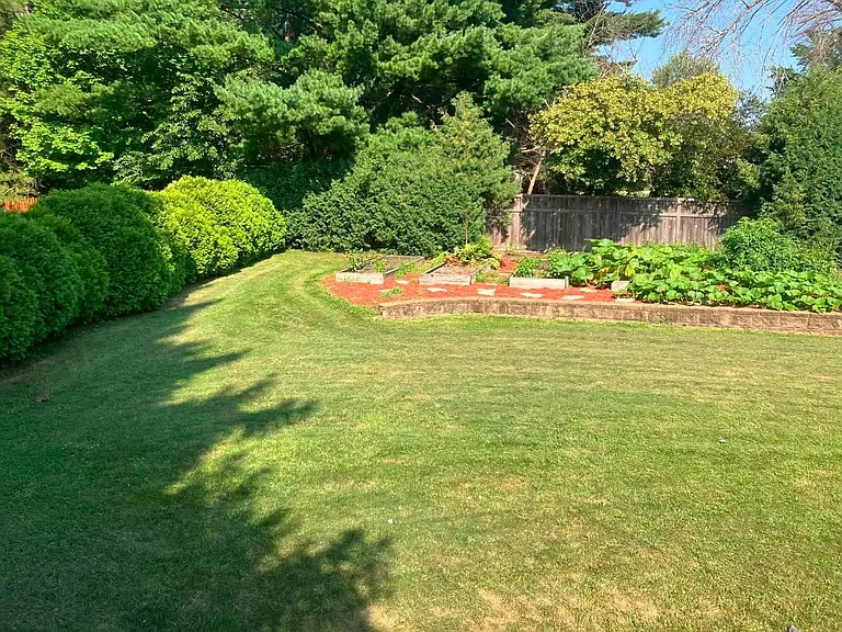 165 Quality Ave S — Photo 3