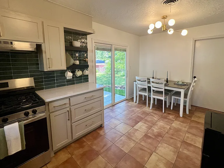 513 Inwood Dr — Photo 5