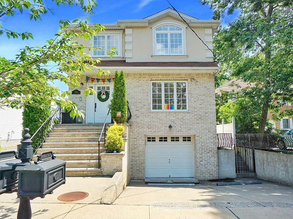 1st image of 215A Joline Ave #A