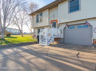 292 Kuchenski Dr, Dickinson, ND 58601