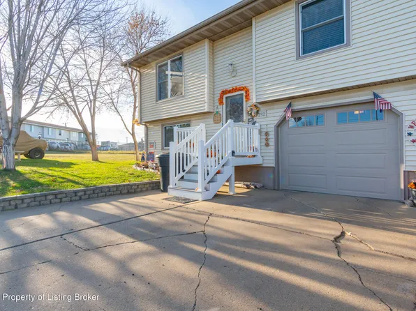 292 Kuchenski Dr, Dickinson, ND 58601