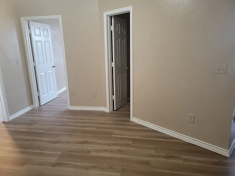 354 E Southcross Blvd #4 — Photo 6