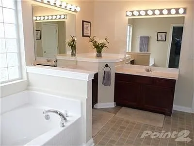 100 Jones Ct photo 1