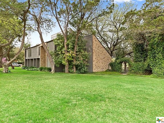 2nd image of 4000 Wendy Oaks Dr