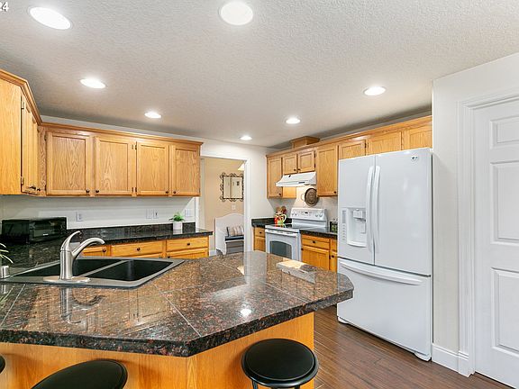 5th image of 13416 NE 6th Ct