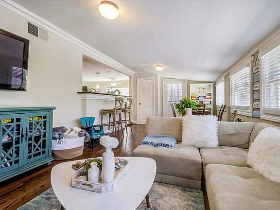 5th image of 761 Sherman Oaks Dr