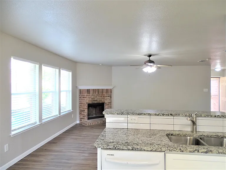 2809 Briargrove Ln — Photo 10