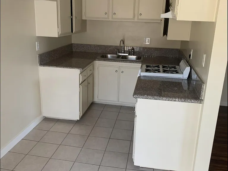 Dolphin Gardens — Photo 10