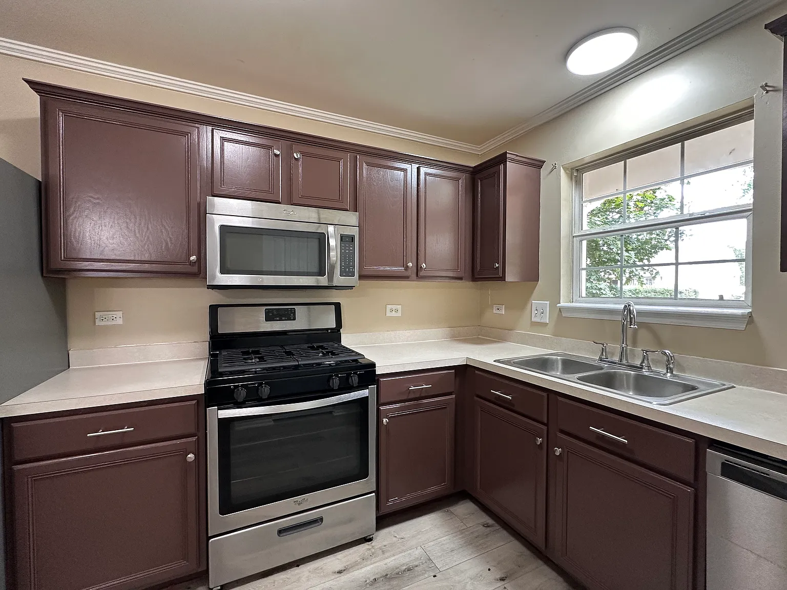 3 bed, 1.5 bath, 1400 sqft, $2,500 — Photo 3