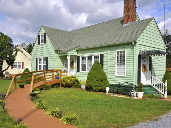 2113 Grit Rd, Hurt, VA 24563