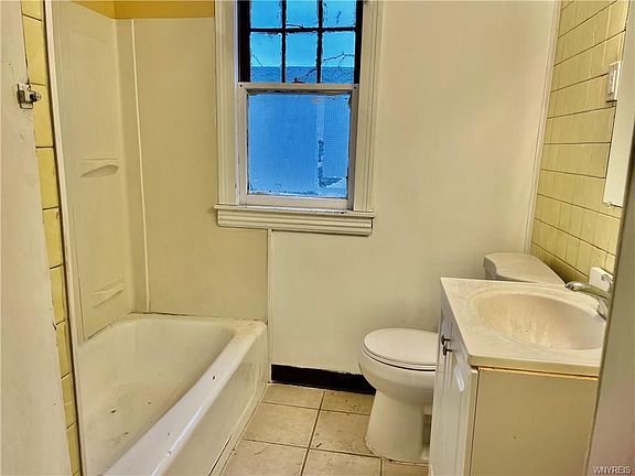 4th image of 1511 Broadway St APT 2
