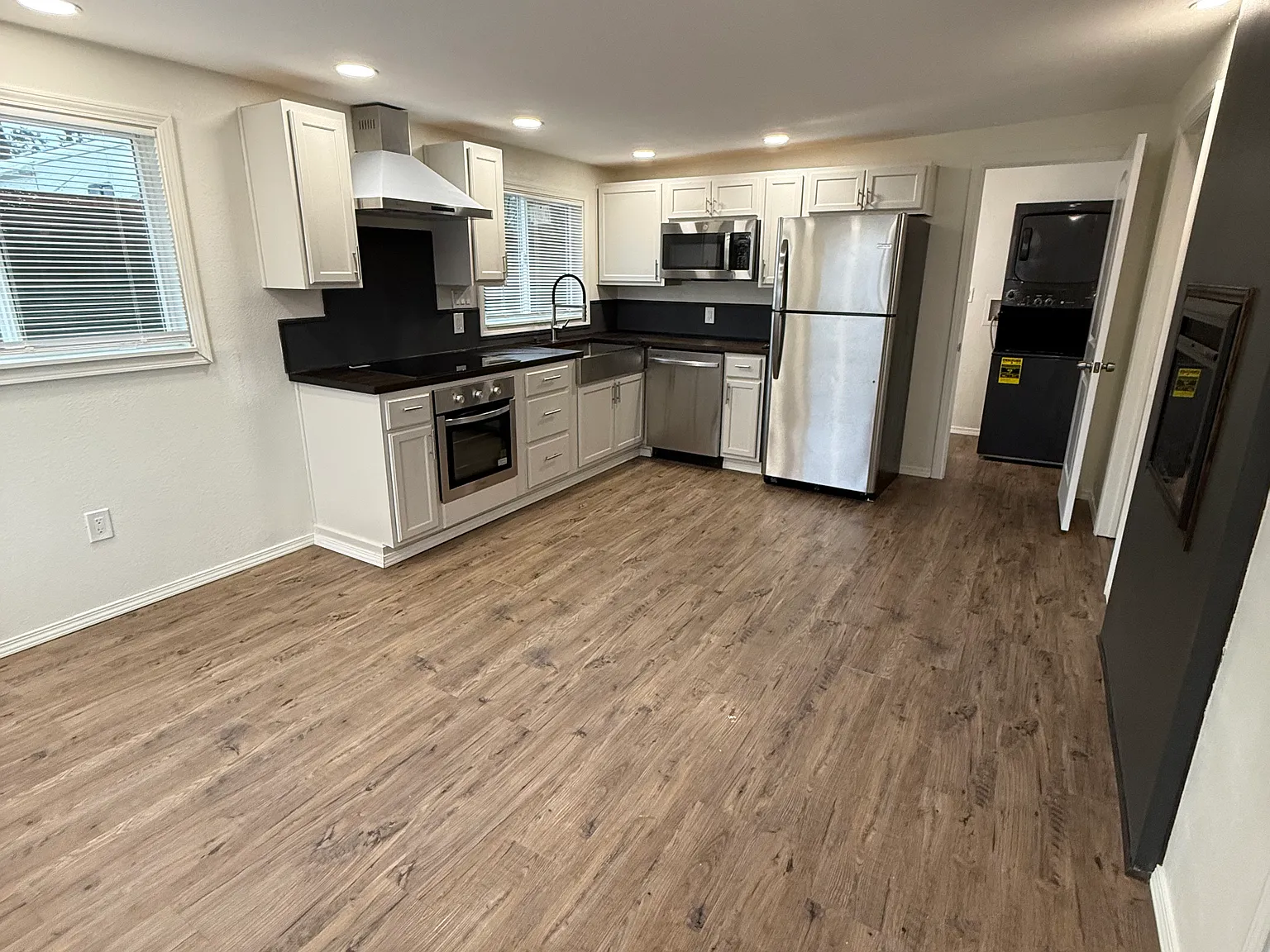 2 bed, 800 sqft, $1,445 — Photo 1