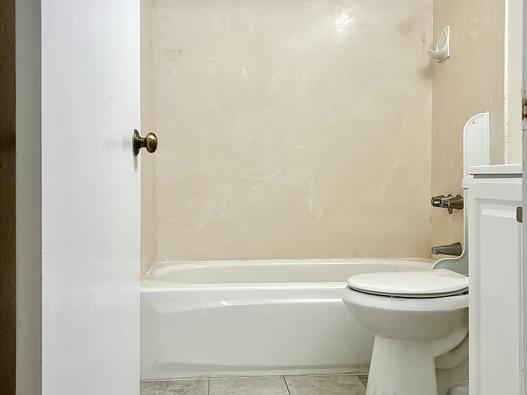 209 1st Ave N #4 — Photo 14