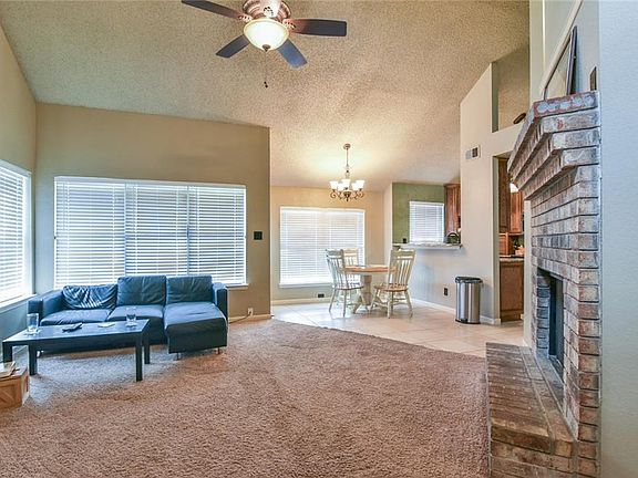 4th image of 2200 Turf Club Dr