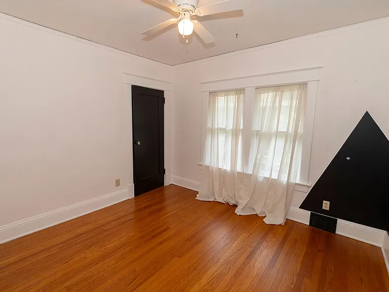 1106 Woodward Ave — Photo 16