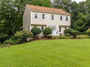 10 Greenwich Rd, Litchfield, NH 03052