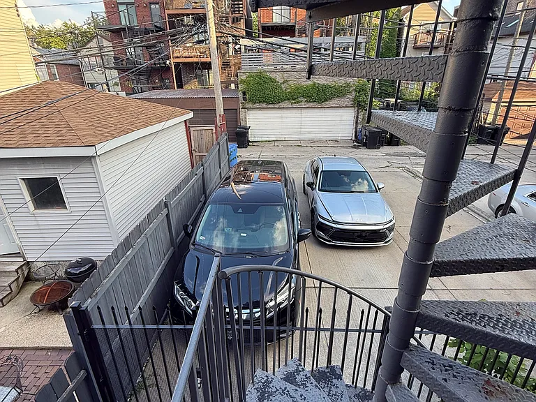 1525 W Augusta Blvd #2 — Photo 3