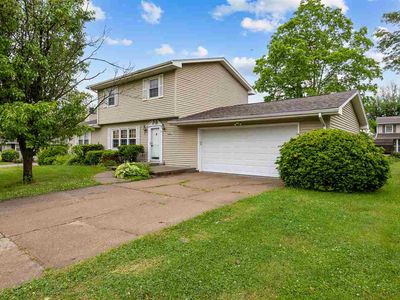1220 Northwood Ln, Muscatine, IA, 52761