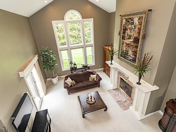 3rd image of 580 Charles Pl