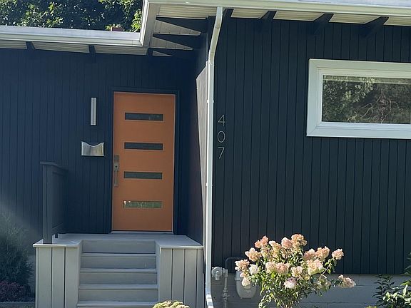 In true mid-century style, the colors are BOLD.