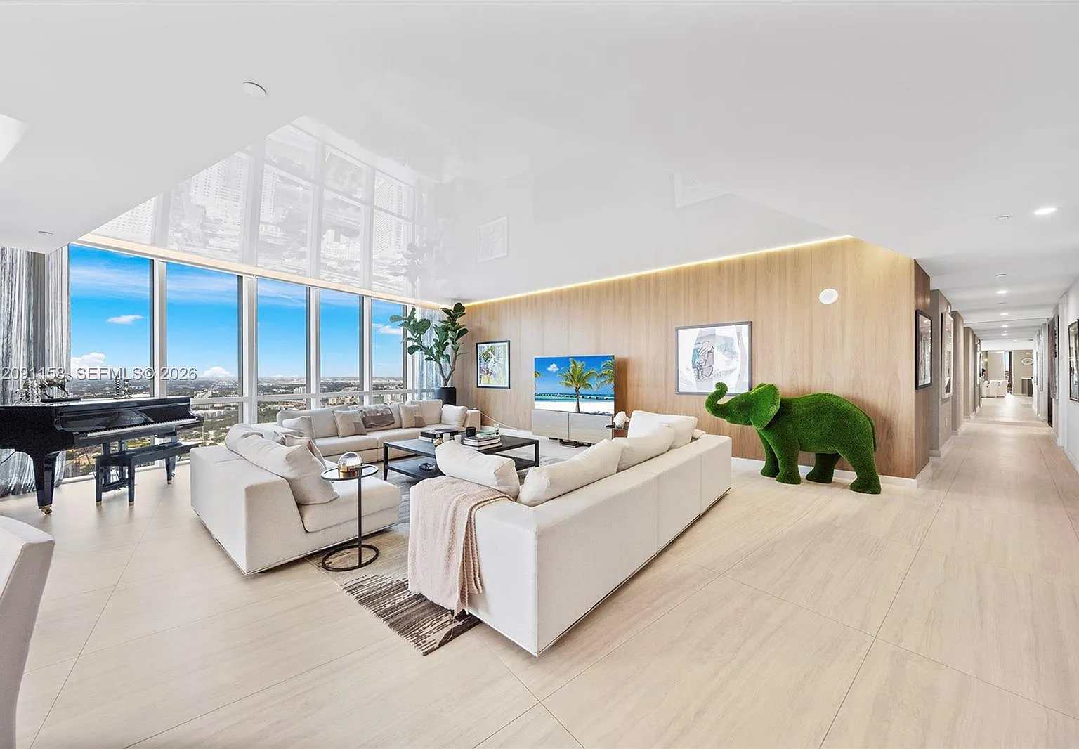 Paramount Miami Worldcent — Photo 1