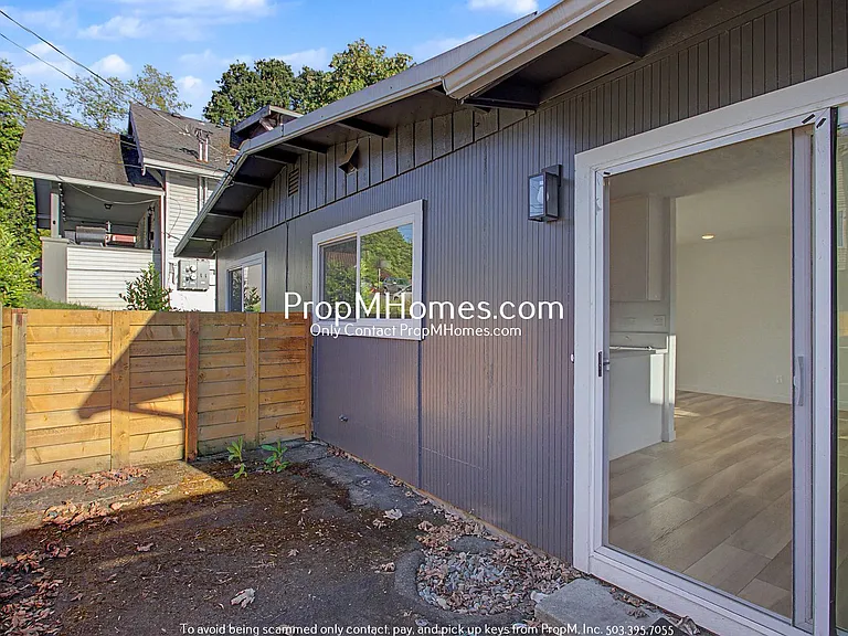 7032 N Burlington Ave — Photo 17