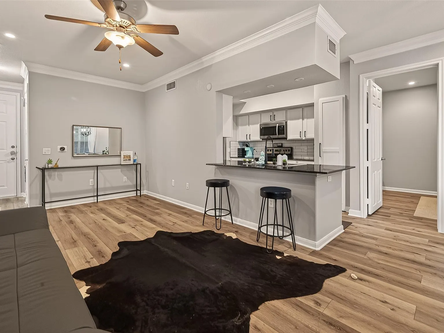 2 bed, 2.0 bath, 1208 sqft, $1,800 — Photo 4