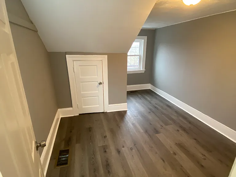 652 Manton Ave #2L — Photo 13