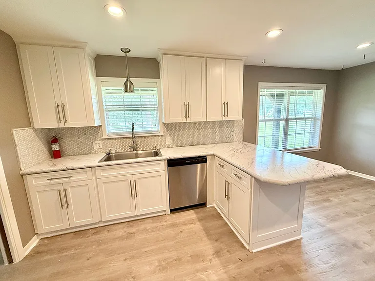1406 Jeff Davis Dr — Photo 9