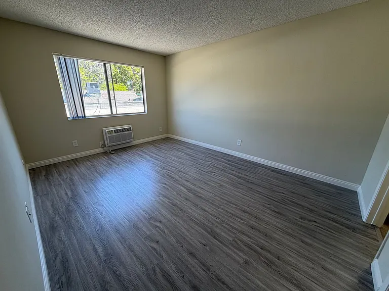 5245 Chesebro Rd — Photo 25