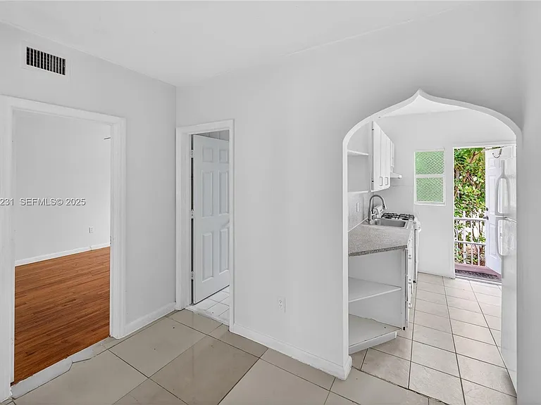 1220 Marseille Dr #5 — Photo 8