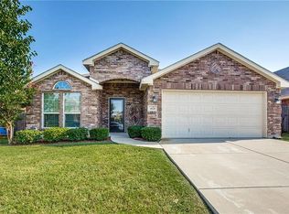 413 Elk Run Dr, Fort Worth, TX 76140