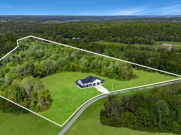 415 Sugar Maple Ln, Nunnelly, TN 37137