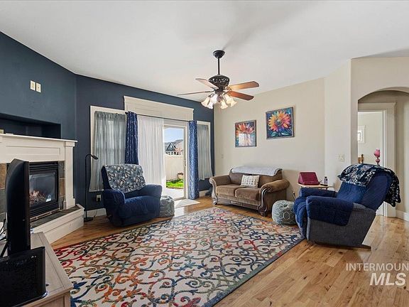 5th image of 3084 N Fairglen Ave