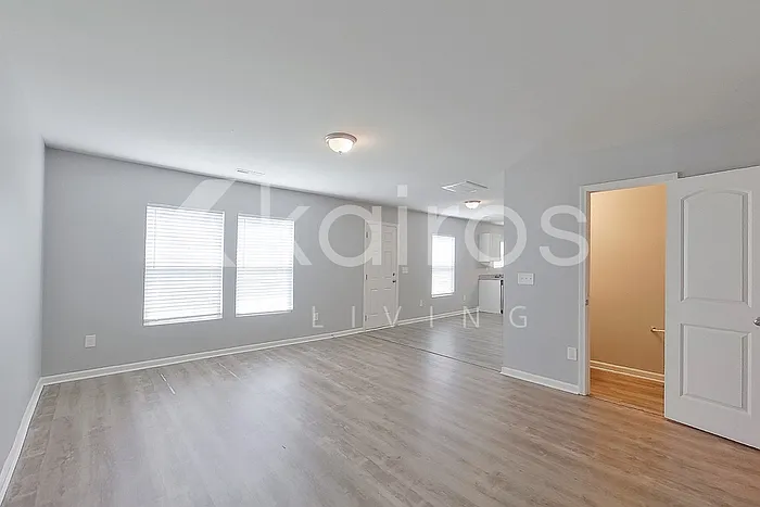 4 bed, 2.5 bath, 2009 sqft, $1,975 — Photo 4