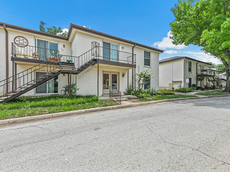 4002 Ridglea Country Club Dr #108 — Photo 32