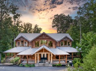825 Pinecrest Way, Sevierville, TN 37862