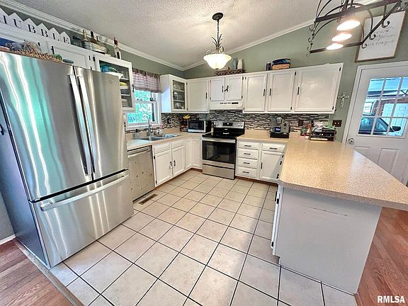 5th image of 544 N Main St