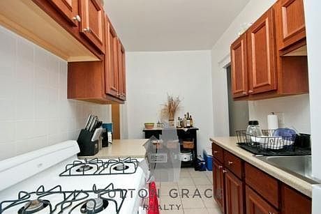 1st image of 550 W Wellington Ave APT 9E