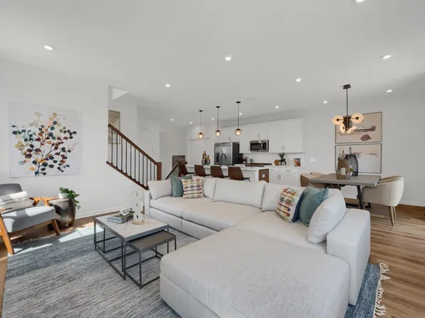 6798 Wildflower Way, Excelsior, MN 55331