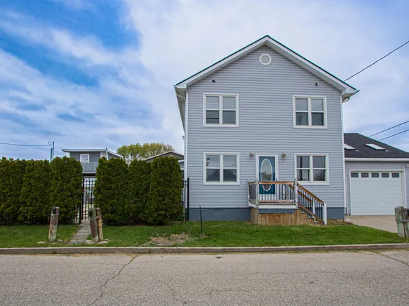 7886 Inglewood Dr, Clay, MI 48001