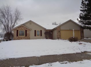 10001 Sawtooth Ct, Fort Wayne, IN 46804