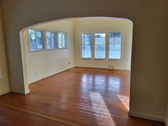 4th image of 520 25th St SE #520