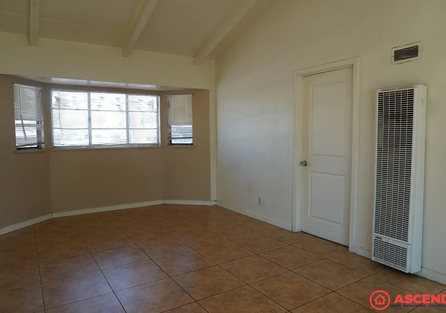 1700 Shamrock Way — Photo 4