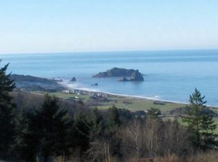 10 Nautical Hts, Smith River, CA 95567