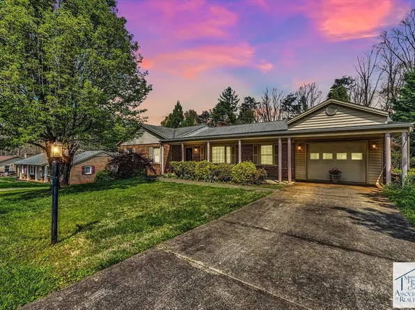 225 Parkwood Ct, Collinsville, VA 24078