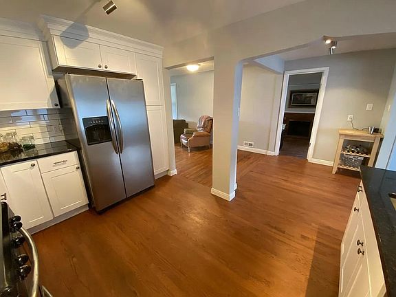 5th image of 3091 S Elm St